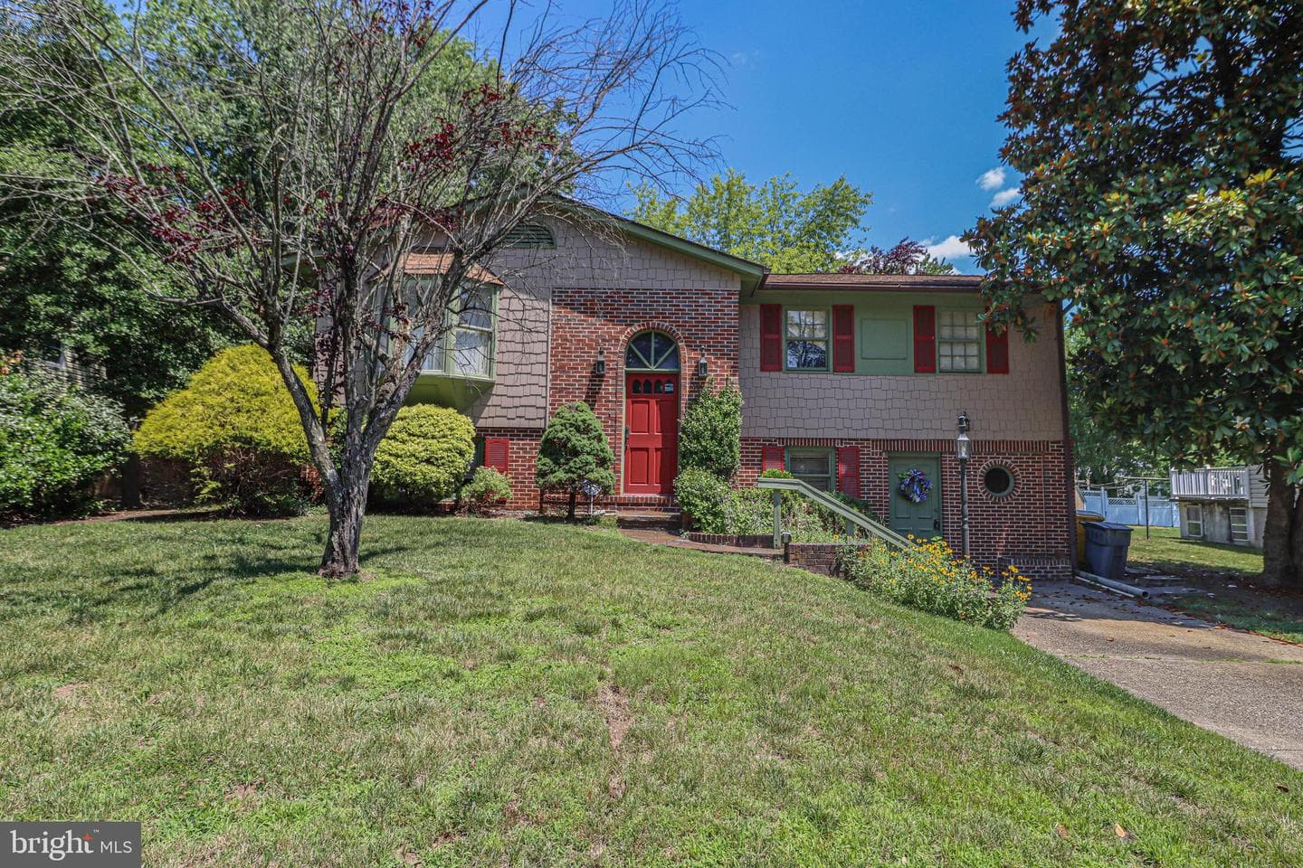 490 Williamsburg Lane photo 3
