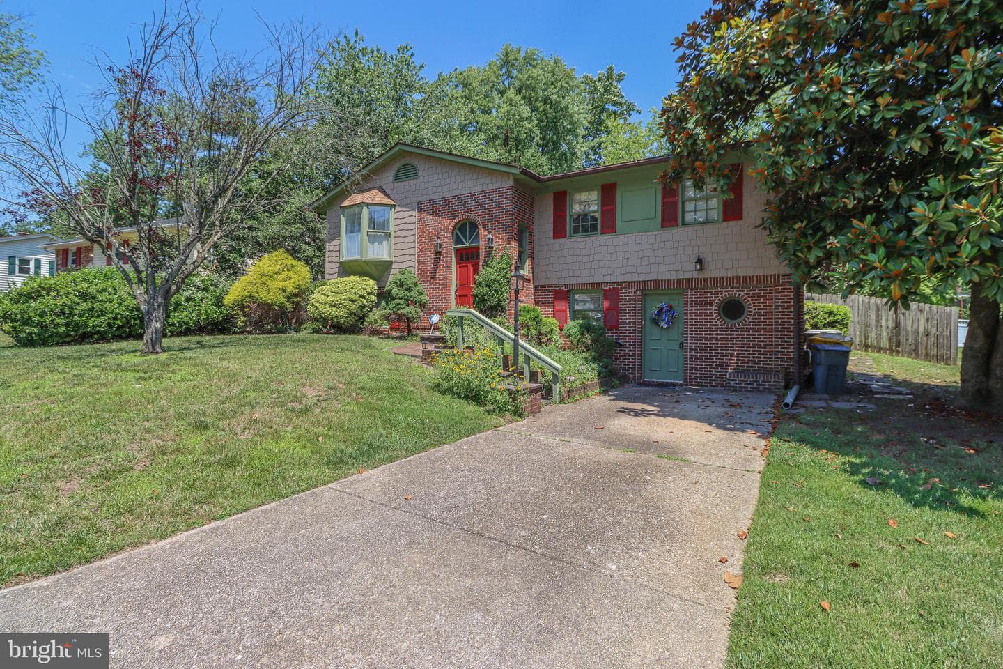 490 Williamsburg Lane photo 4