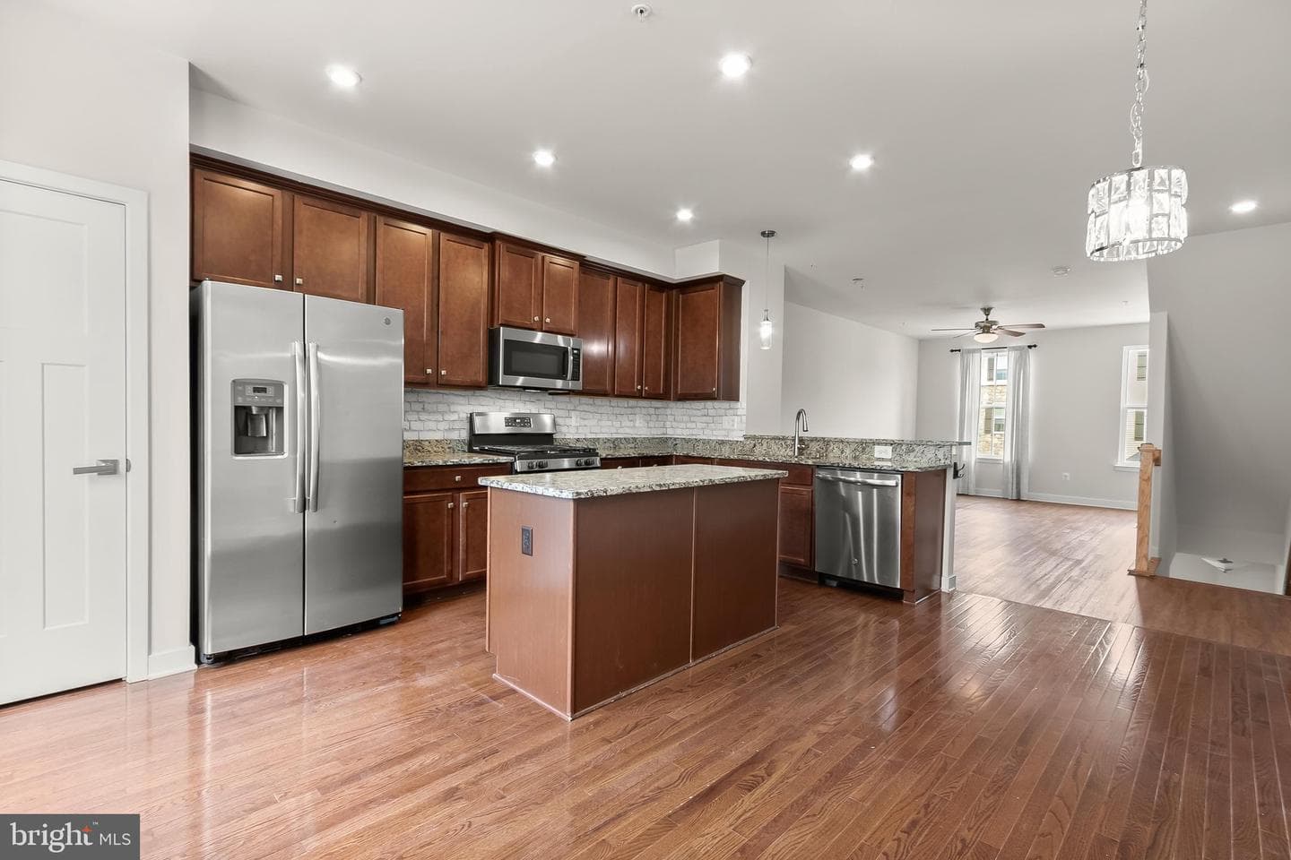 8108 Dewey Place photo 15