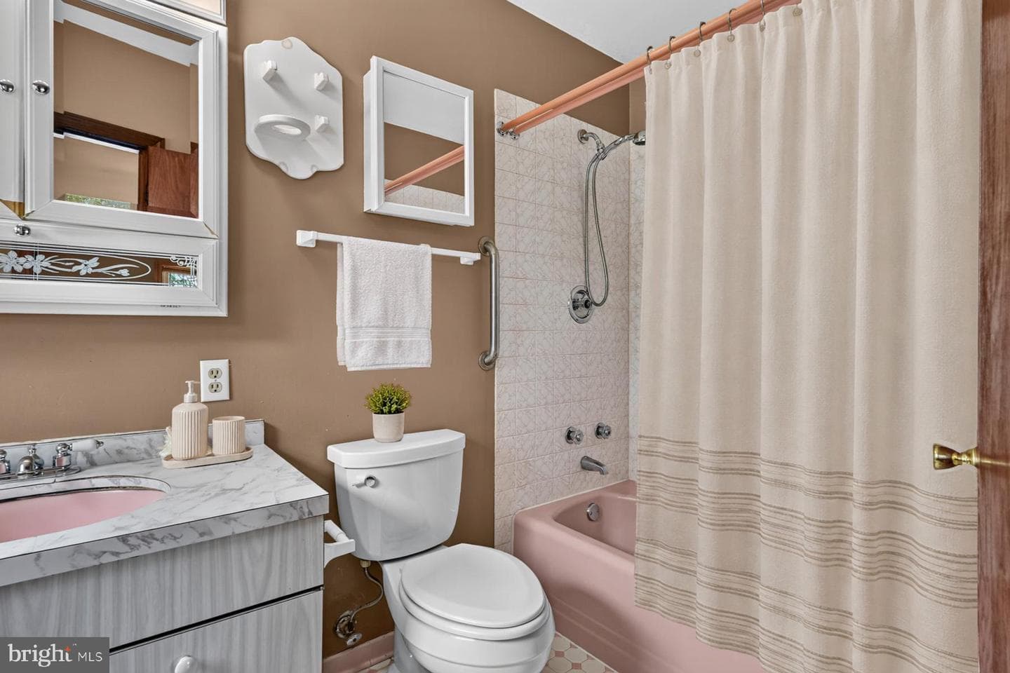 1098 Magothy Circle photo 13