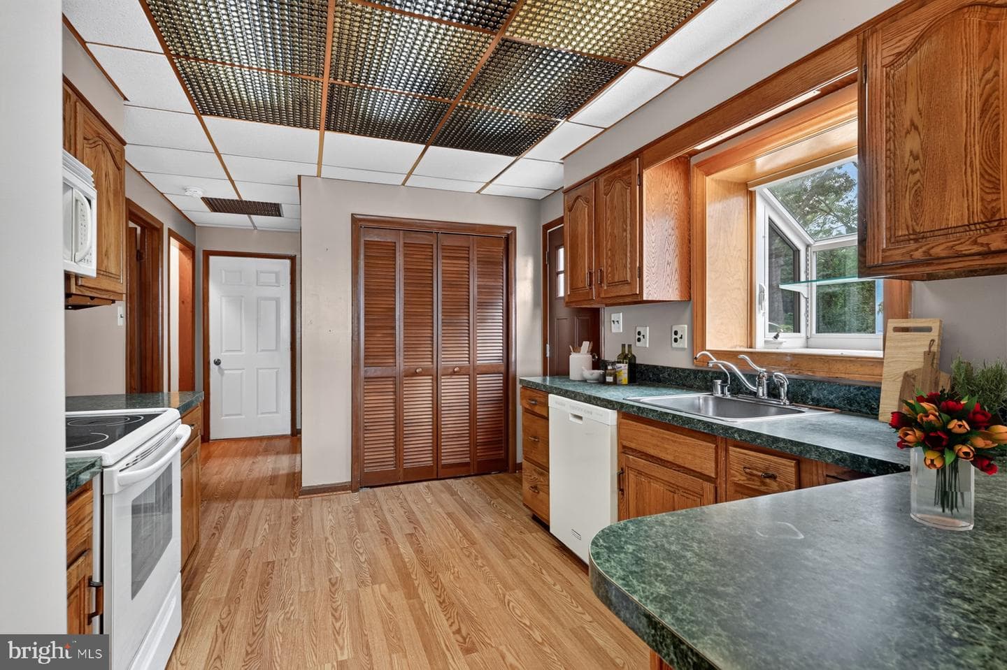 1098 Magothy Circle photo 5