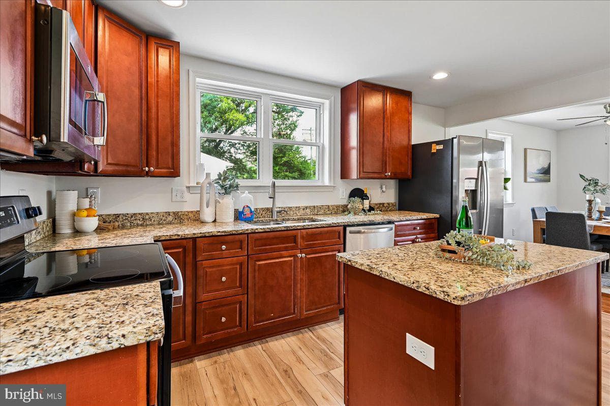 201 Scott Avenue photo 10