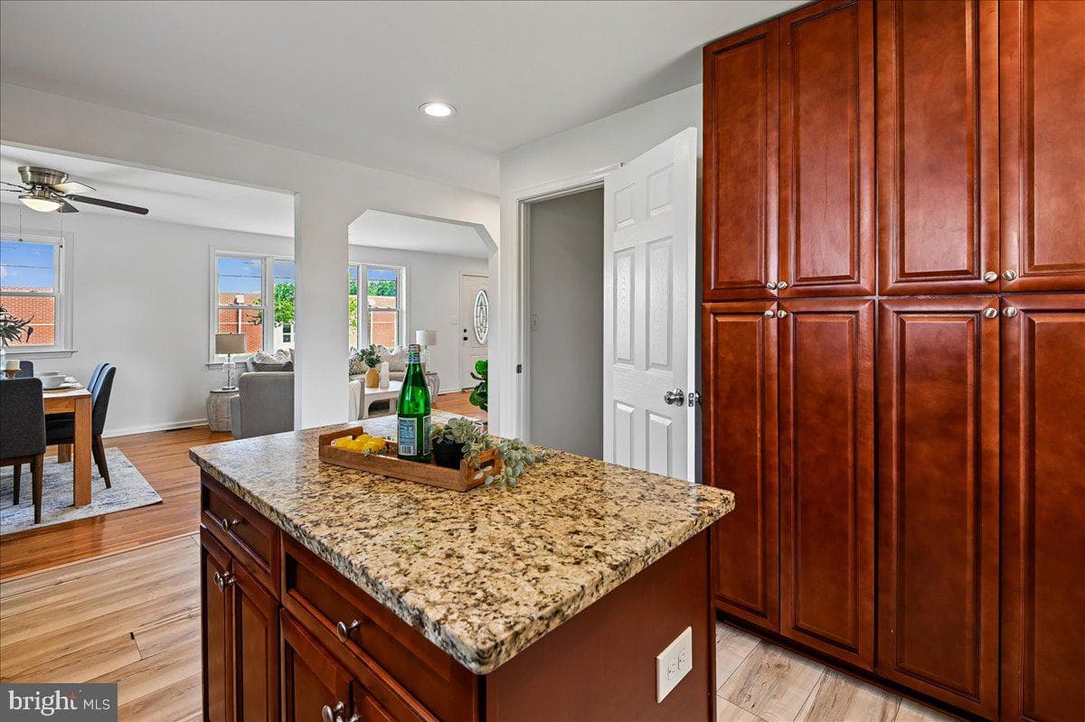 201 Scott Avenue photo 11