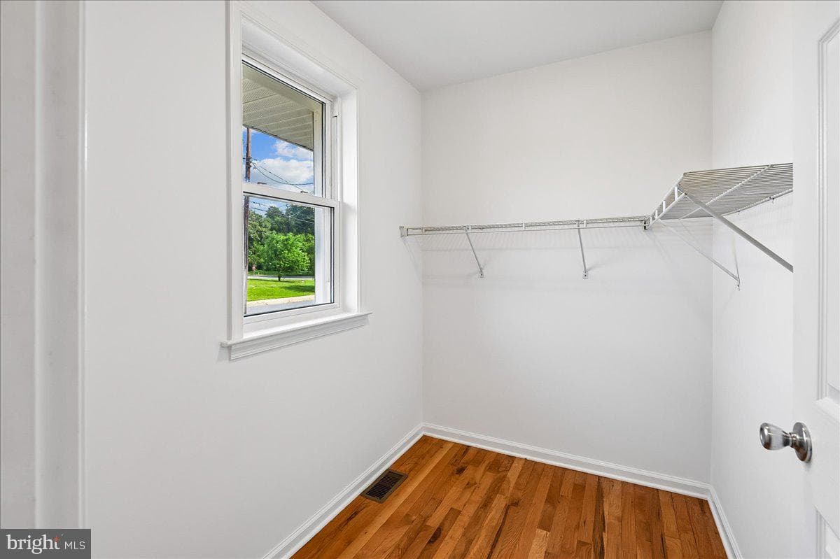 201 Scott Avenue photo 17