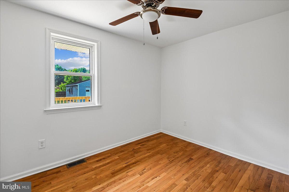 201 Scott Avenue photo 19