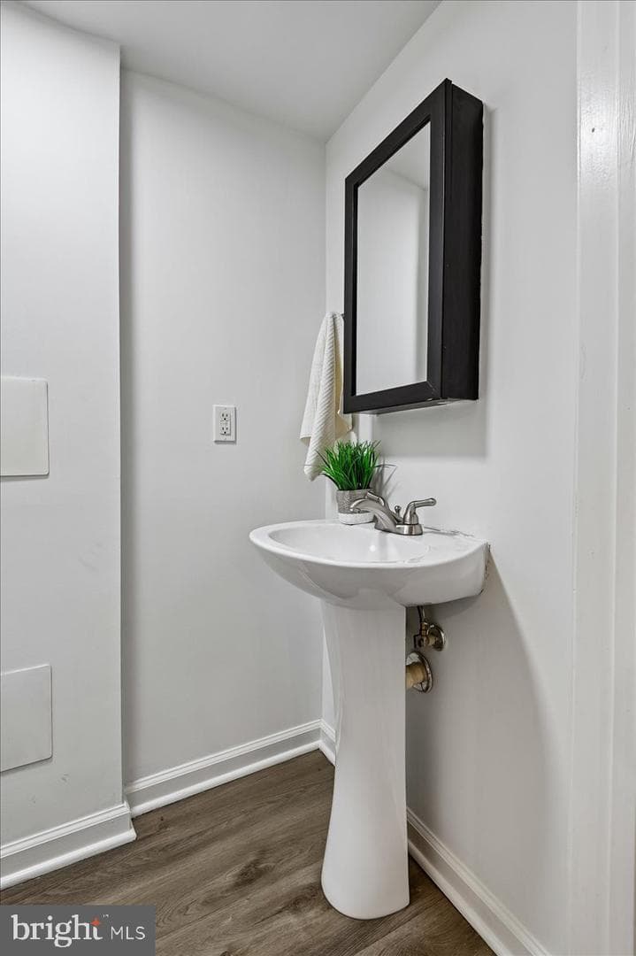 201 Scott Avenue photo 24