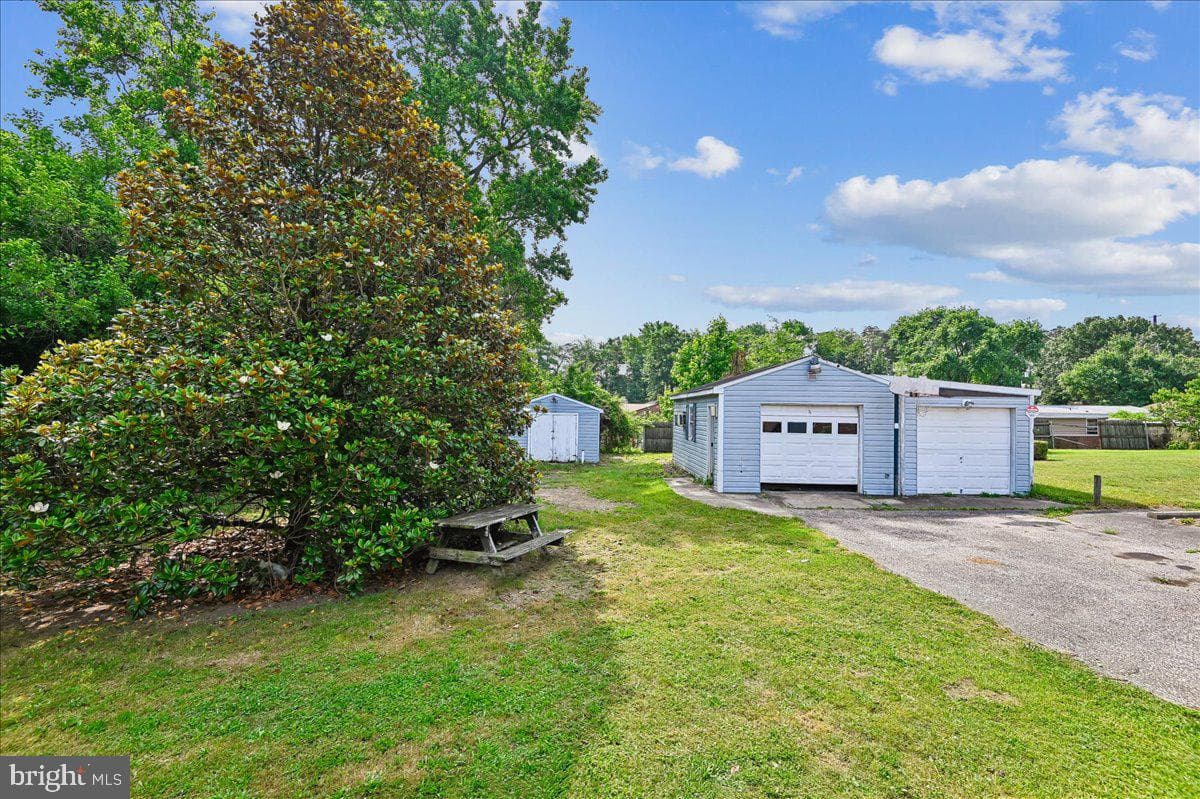201 Scott Avenue photo 28