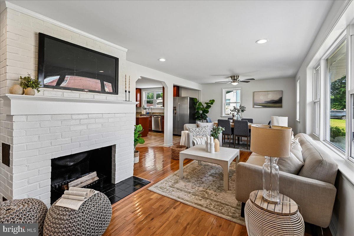 201 Scott Avenue photo 4