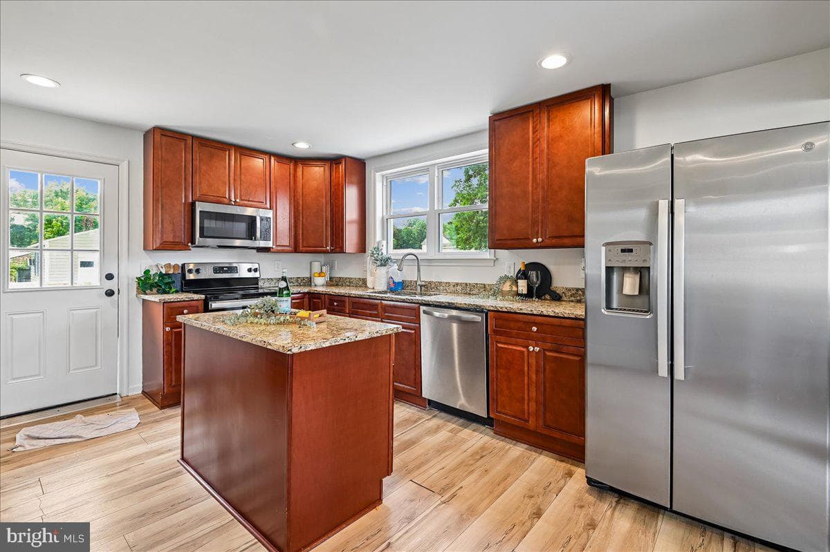 201 Scott Avenue photo 8