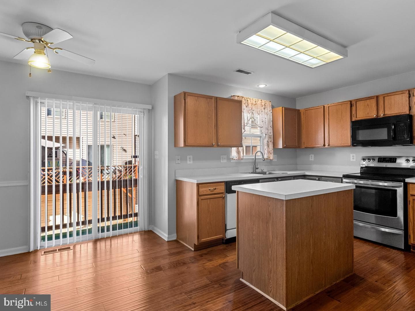 6609 Fable Court photo 10