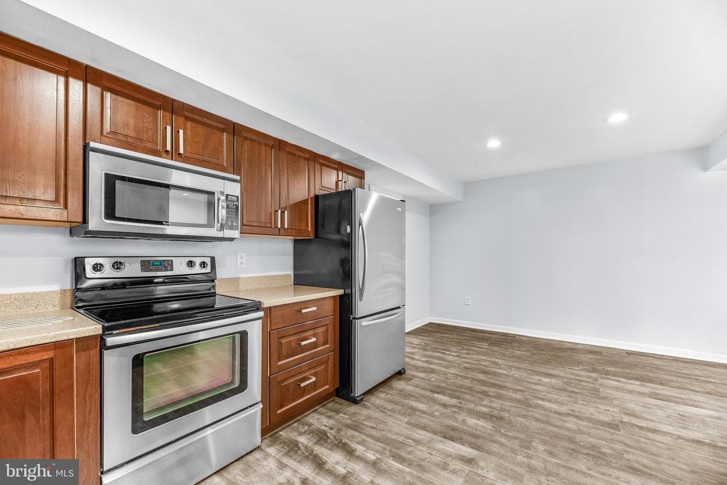 2460 Yarmouth Lane photo 13
