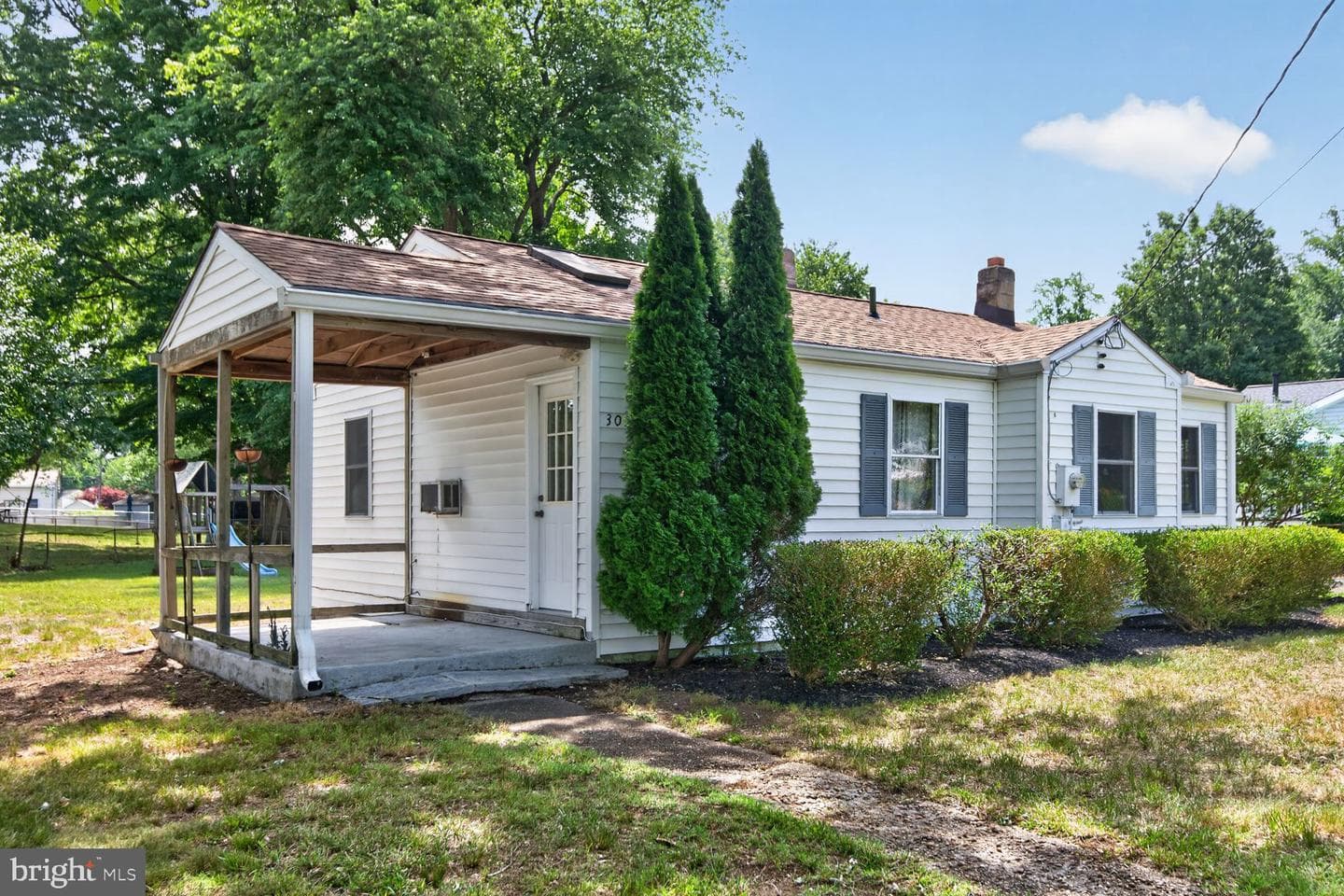 303 Holly Road photo 23