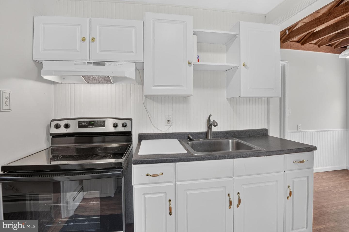 303 Holly Road photo 6