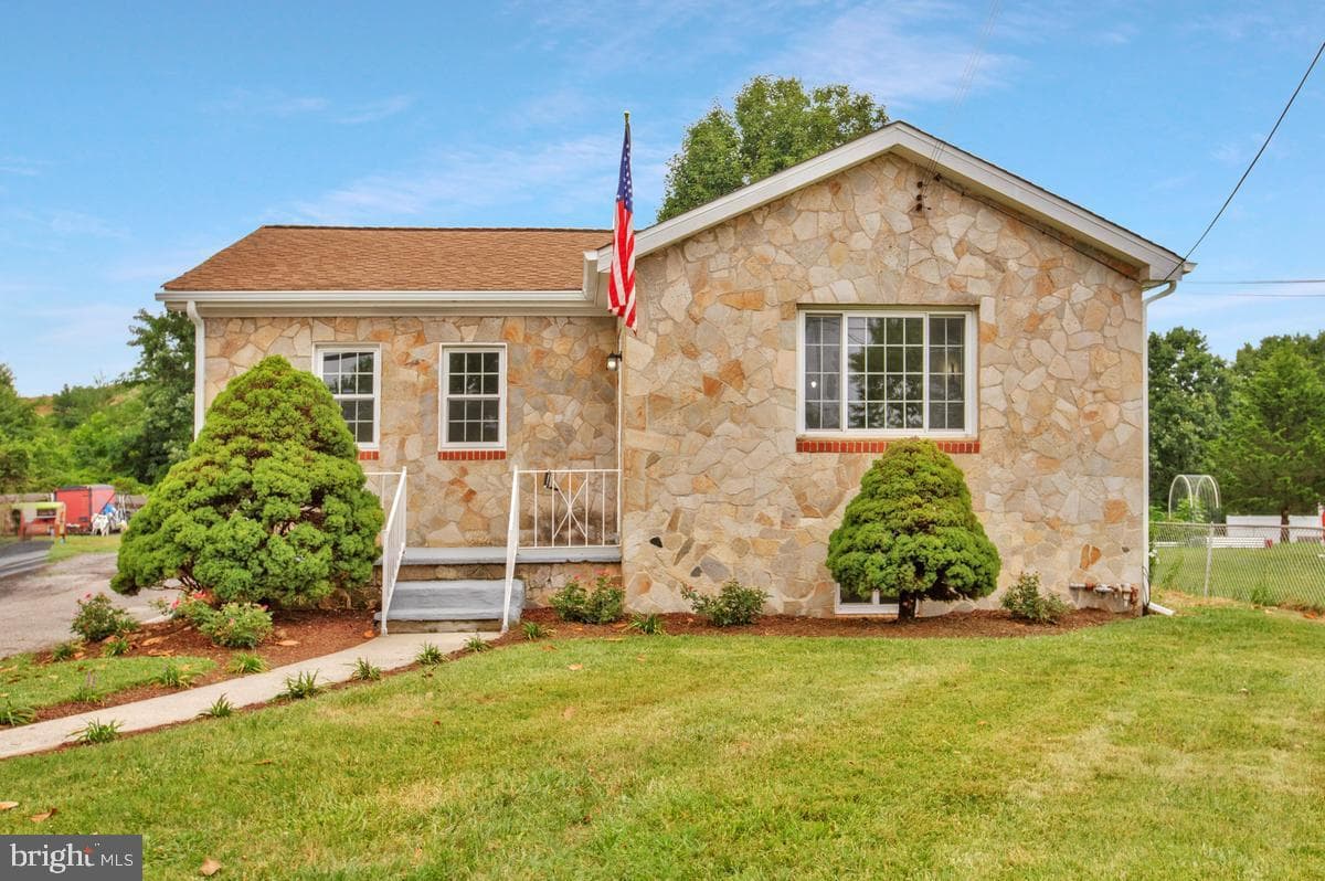906 Hammonds Lane, Baltimore