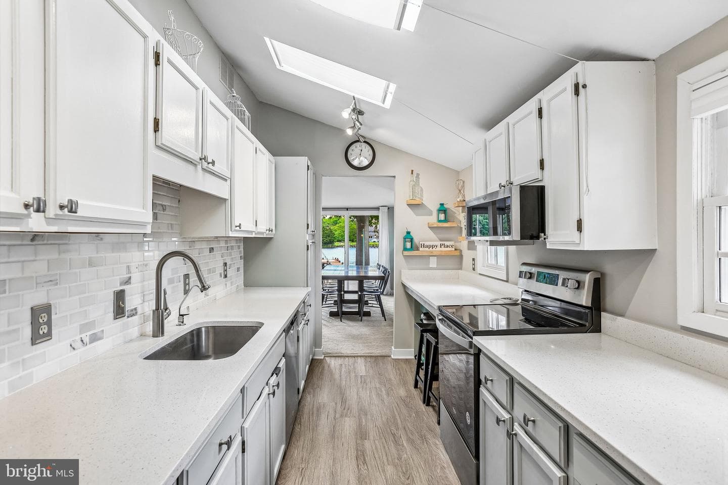 275 Gibson Road photo 17
