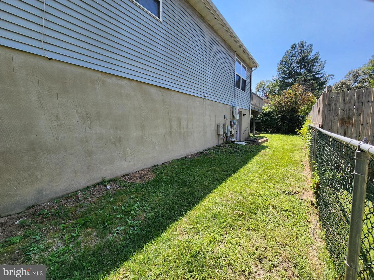 560 Elizabeth Lane photo 25