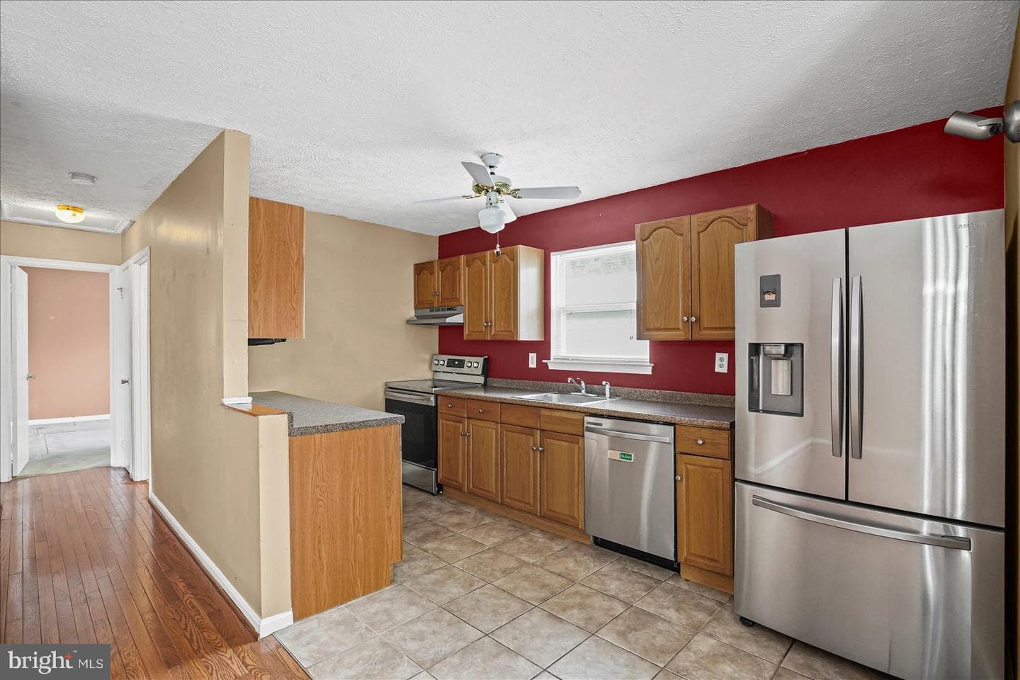 560 Elizabeth Lane photo 3