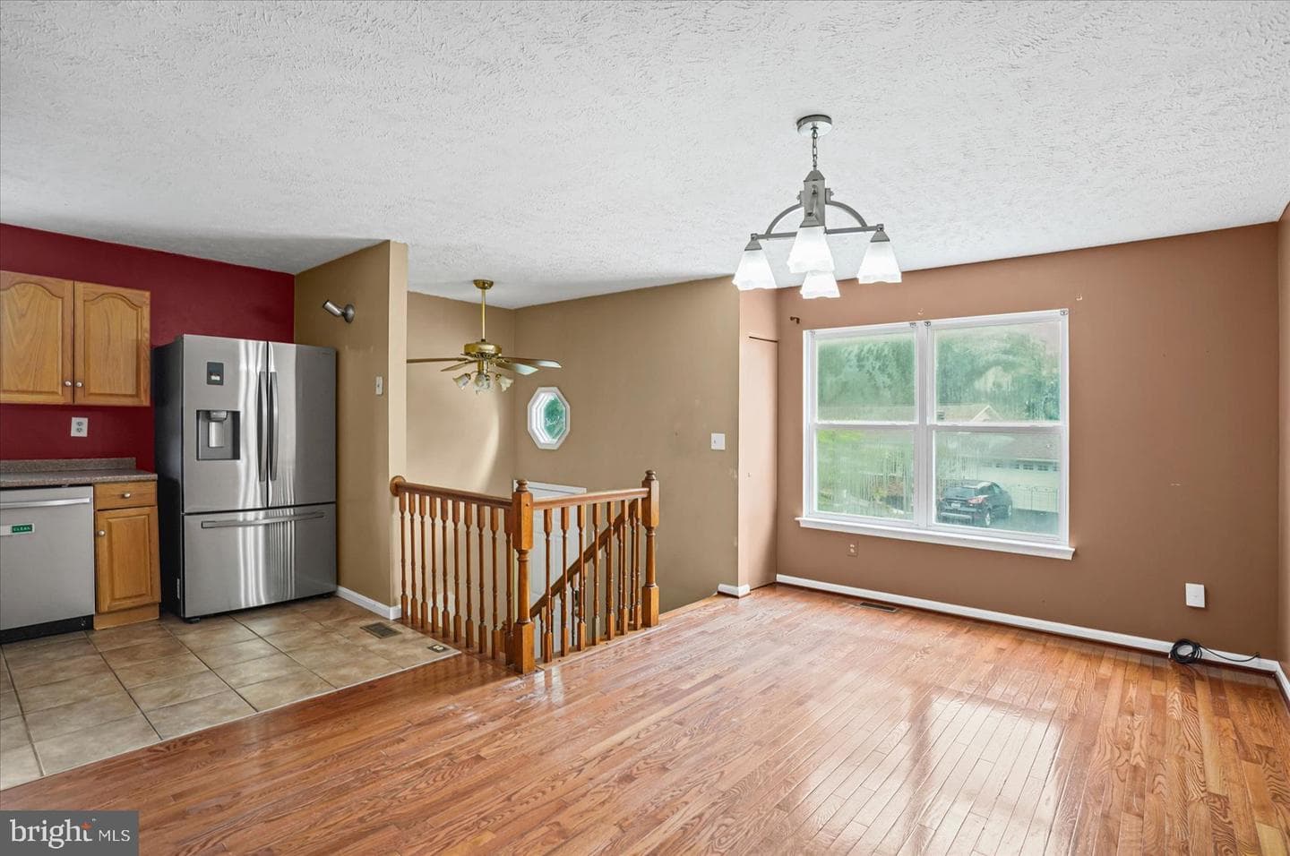 560 Elizabeth Lane photo 8