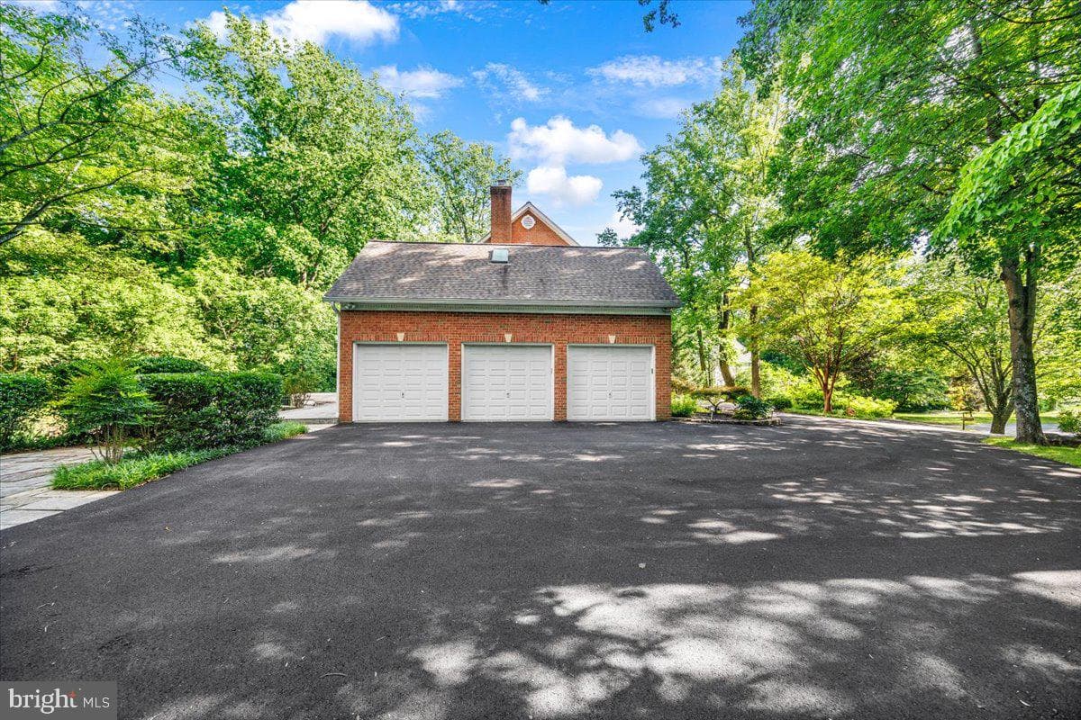 1135 Goldfinch Lane photo 74