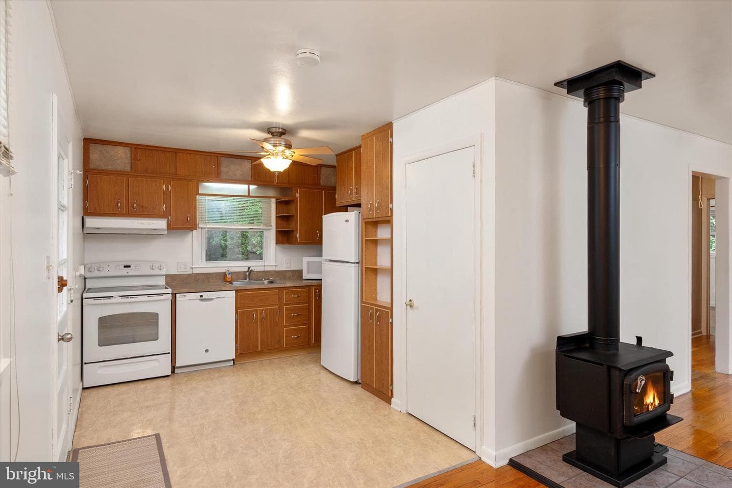 410 Walnut Drive photo 9