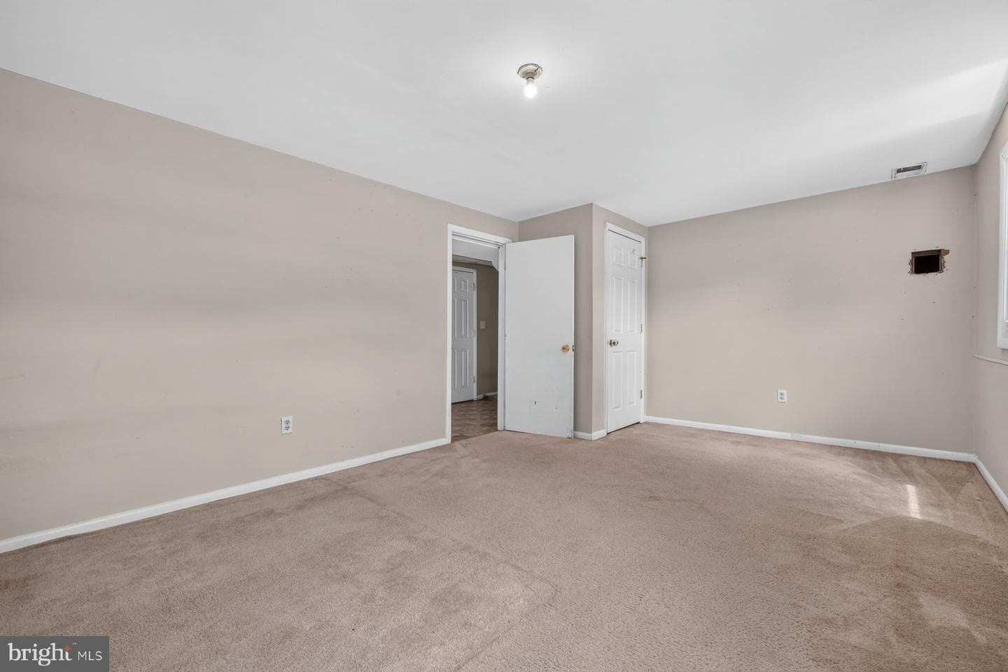 7738 Notley Road photo 17