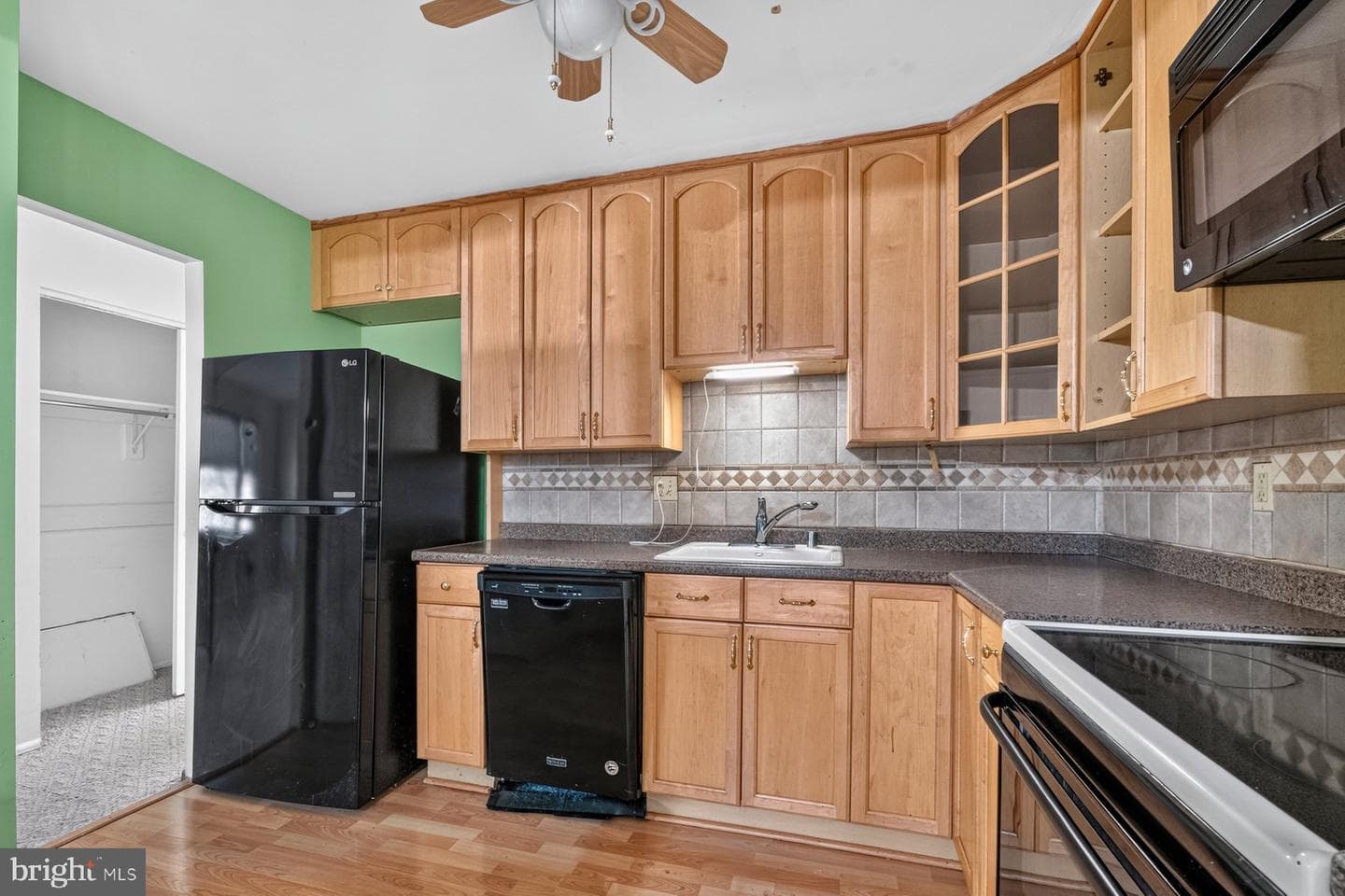 7738 Notley Road photo 9