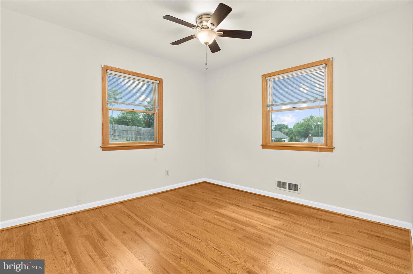 5801 Redmond Street photo 17
