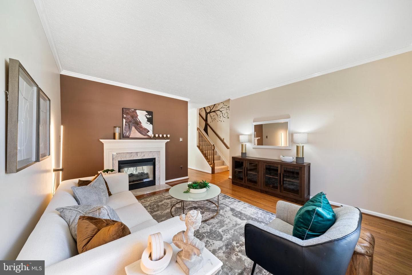 1502 Avennel Way photo 4