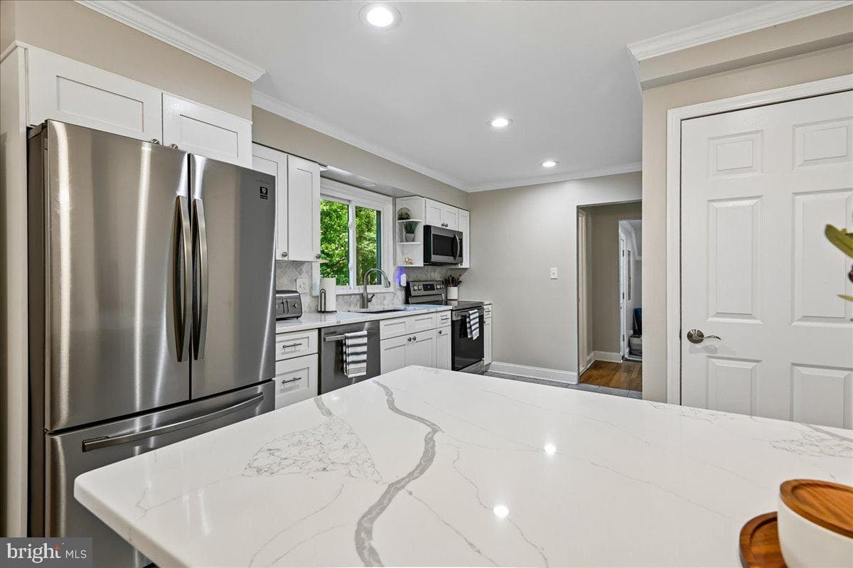 252 Magothy Bridge Road photo 9