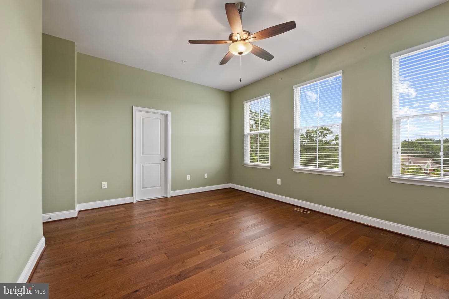 709 Skippers Lane photo 25