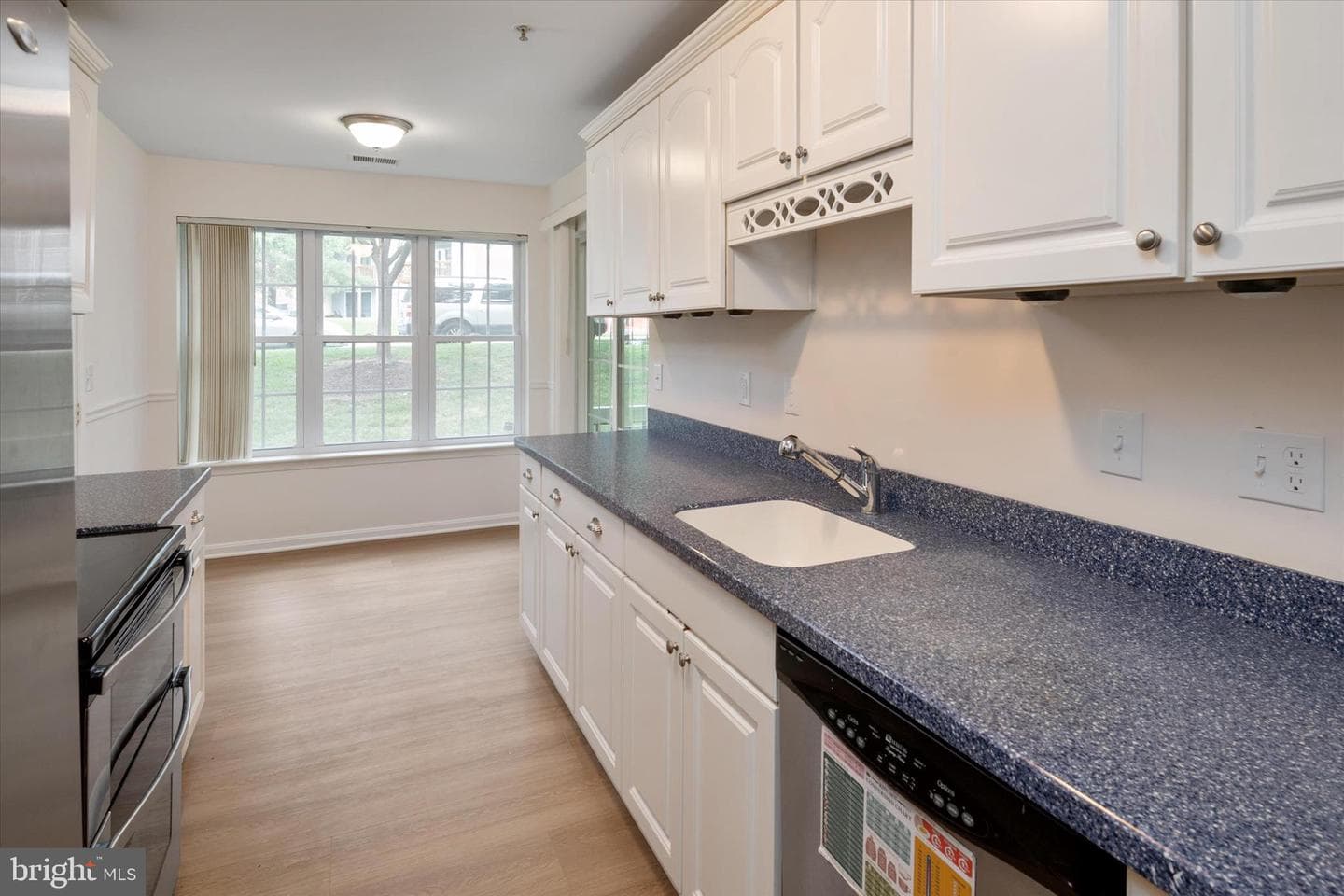 302 Blue Water Court #103 photo 10