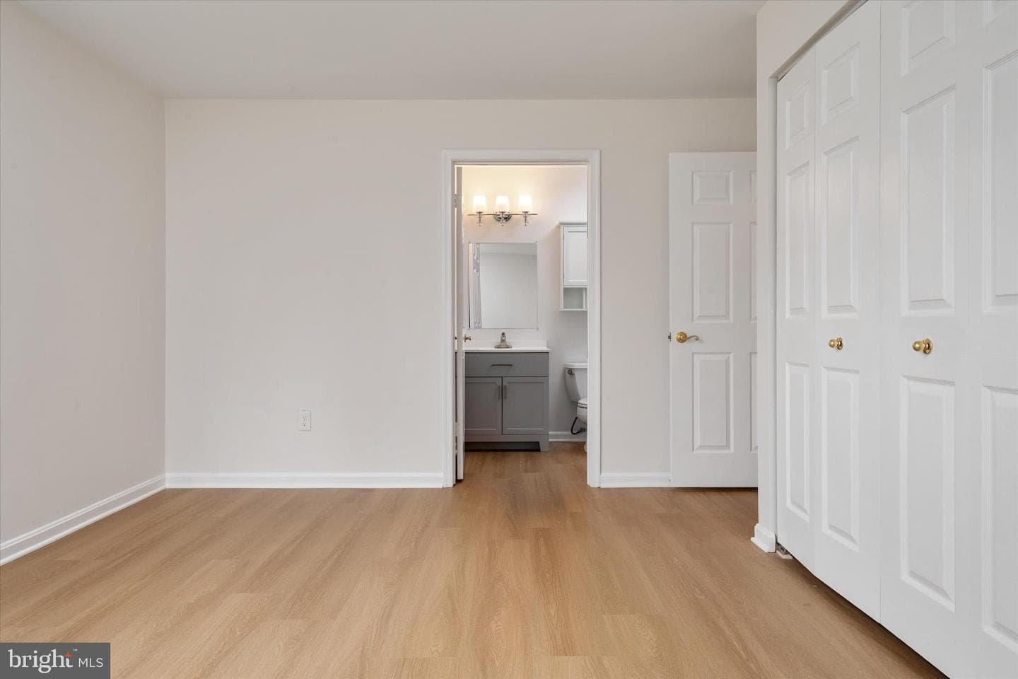 302 Blue Water Court #103 photo 18