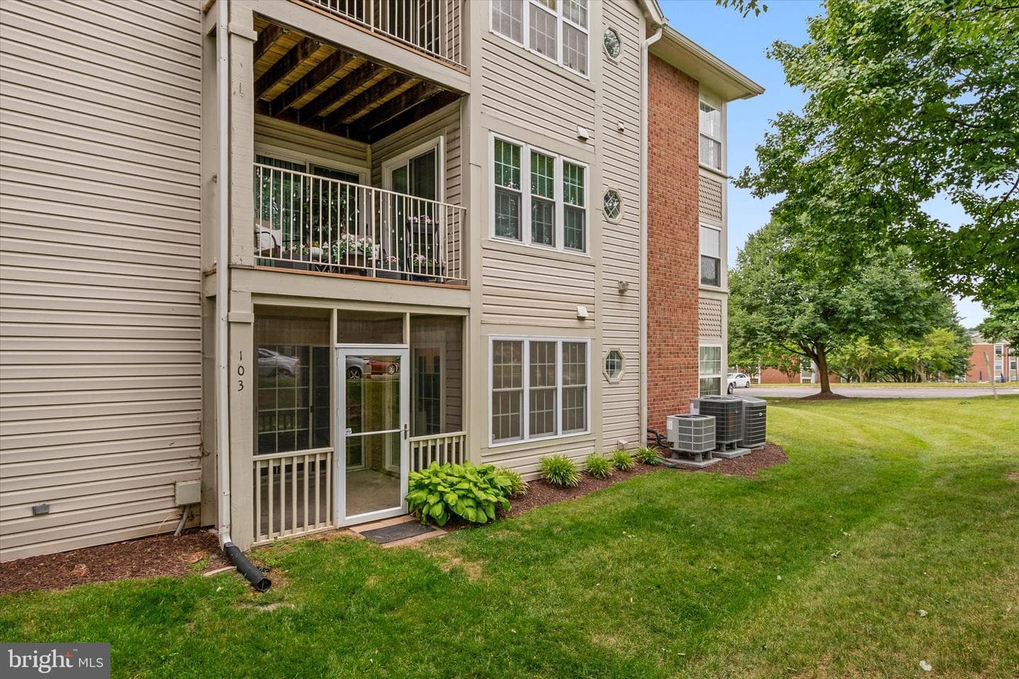 302 Blue Water Court #103 photo 23