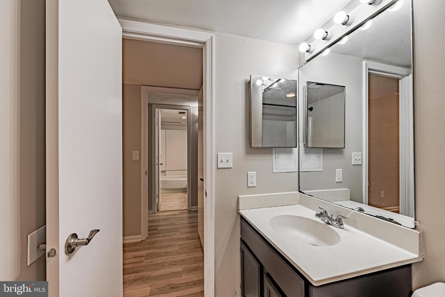 602 Newbridge Court #602 photo 20