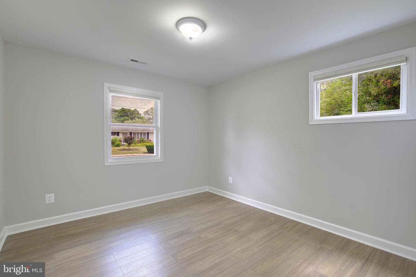 516 Queen Anne Avenue photo 26