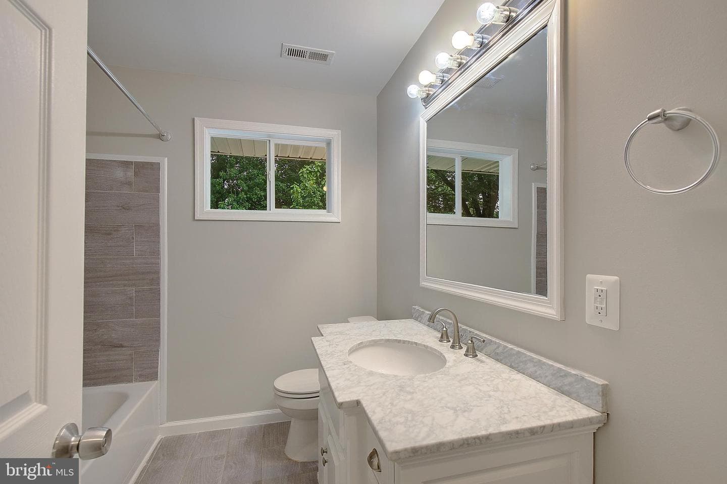 516 Queen Anne Avenue photo 33