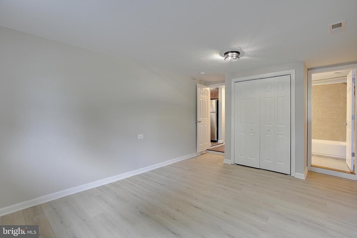 516 Queen Anne Avenue photo 38