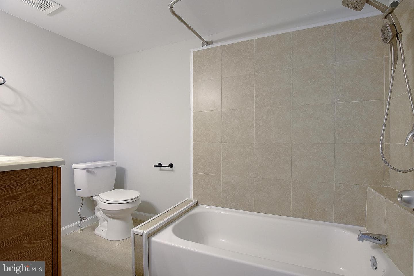 516 Queen Anne Avenue photo 39