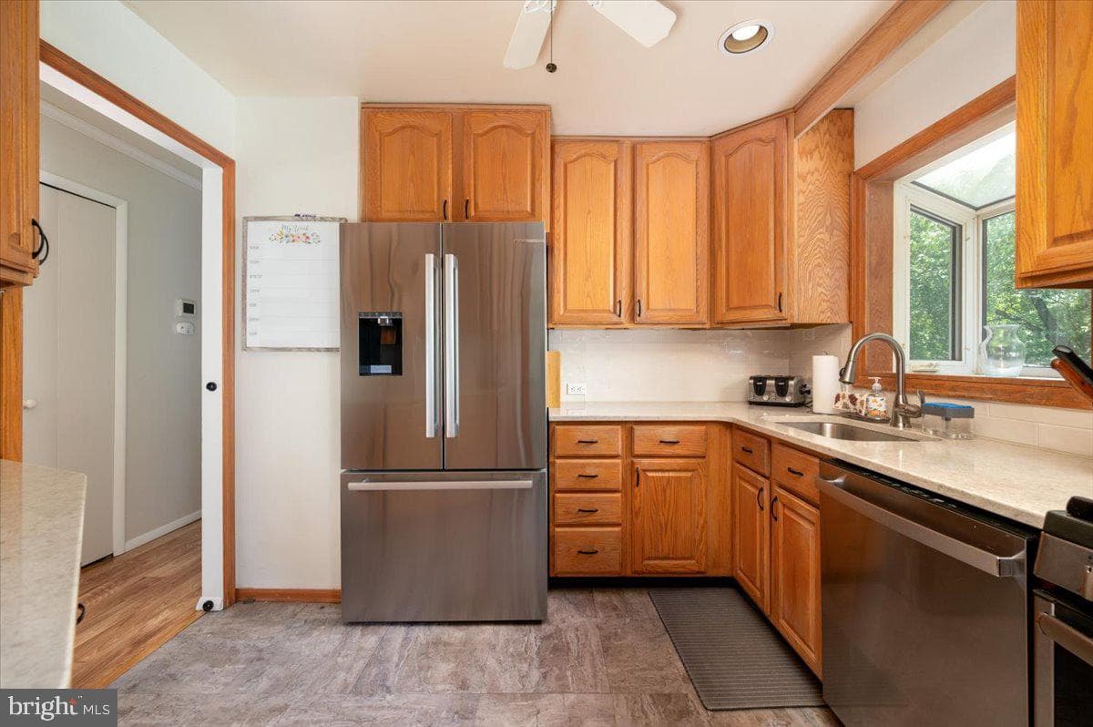 1710 Fallsway Drive photo 12