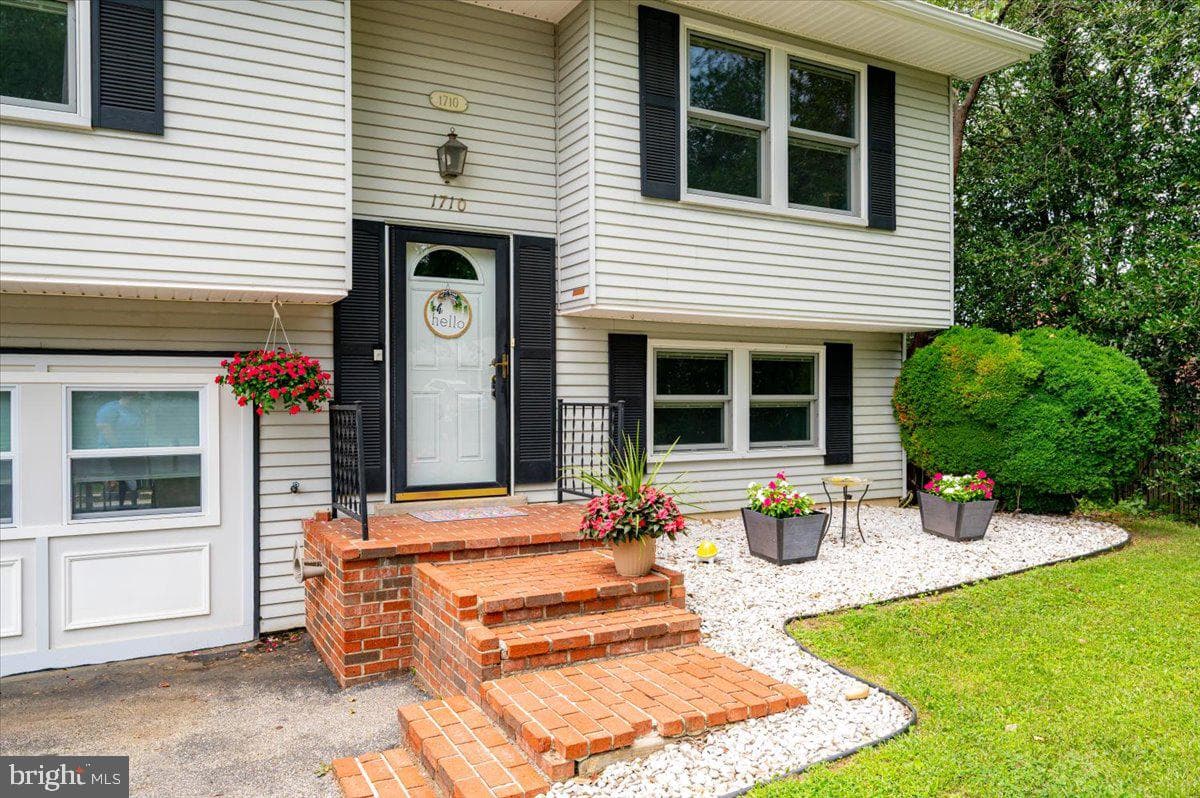 1710 Fallsway Drive photo 4