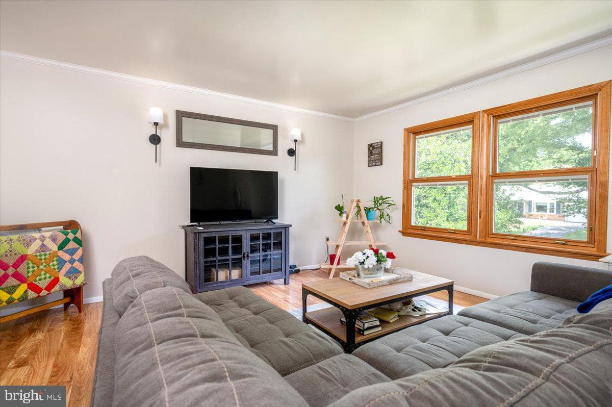 1710 Fallsway Drive photo 6