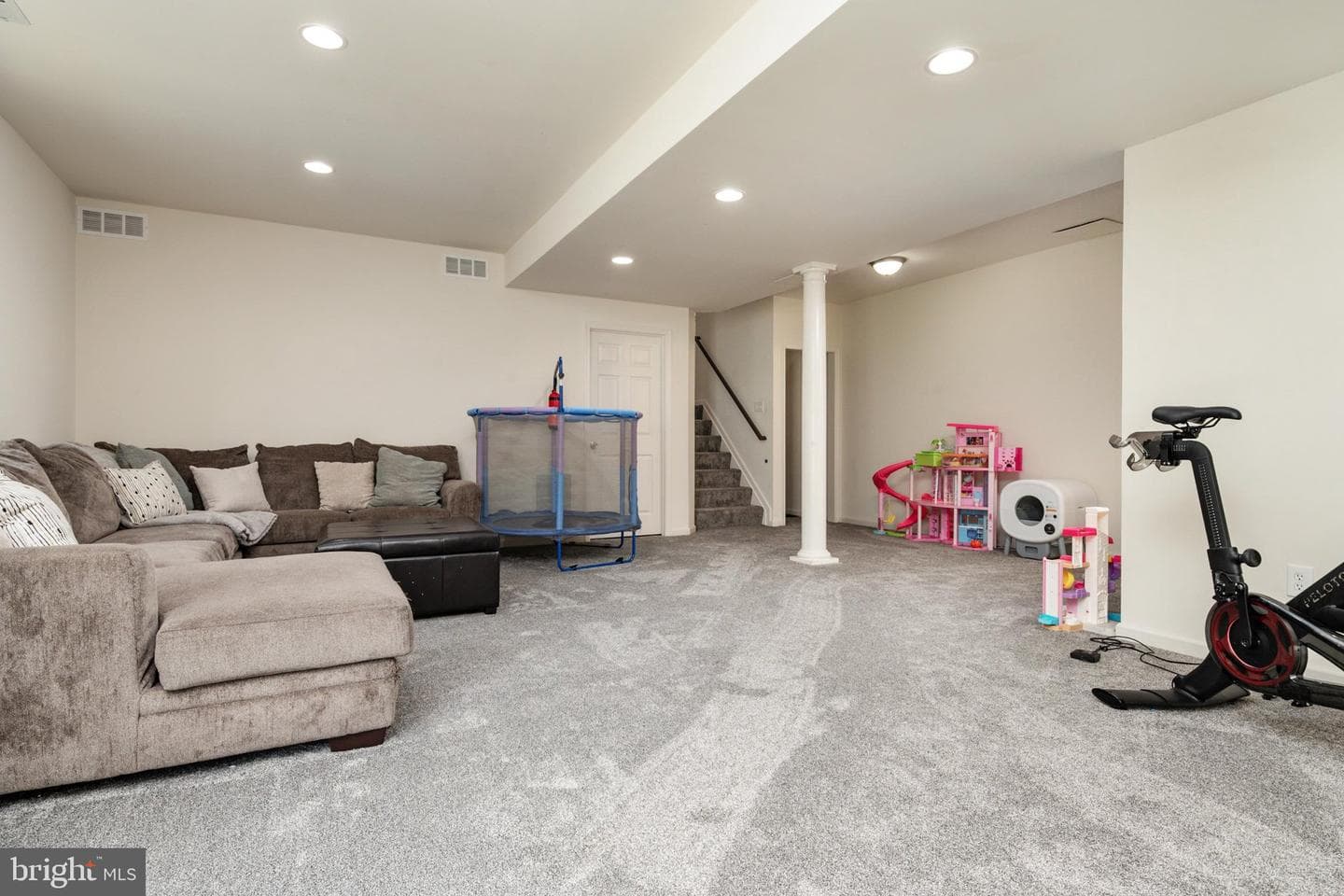 99 Pineview Avenue photo 29