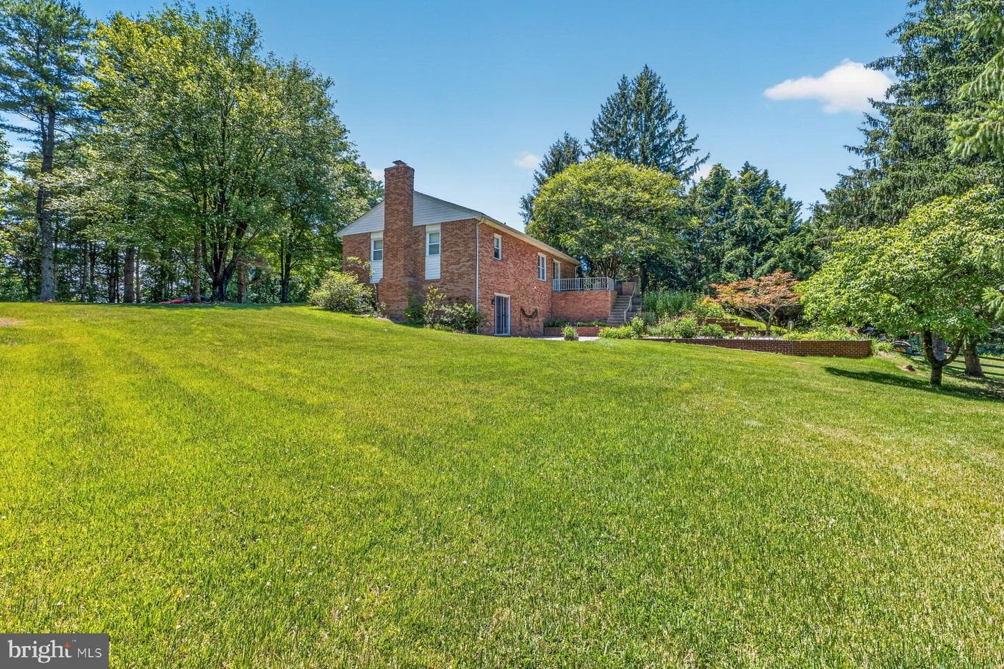 328 Sansbury Road photo 8