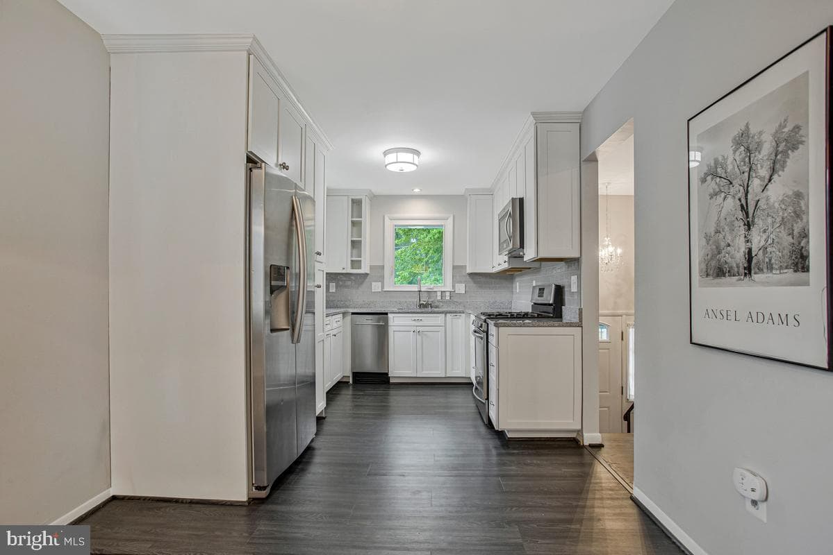 454 Manor Road photo 10