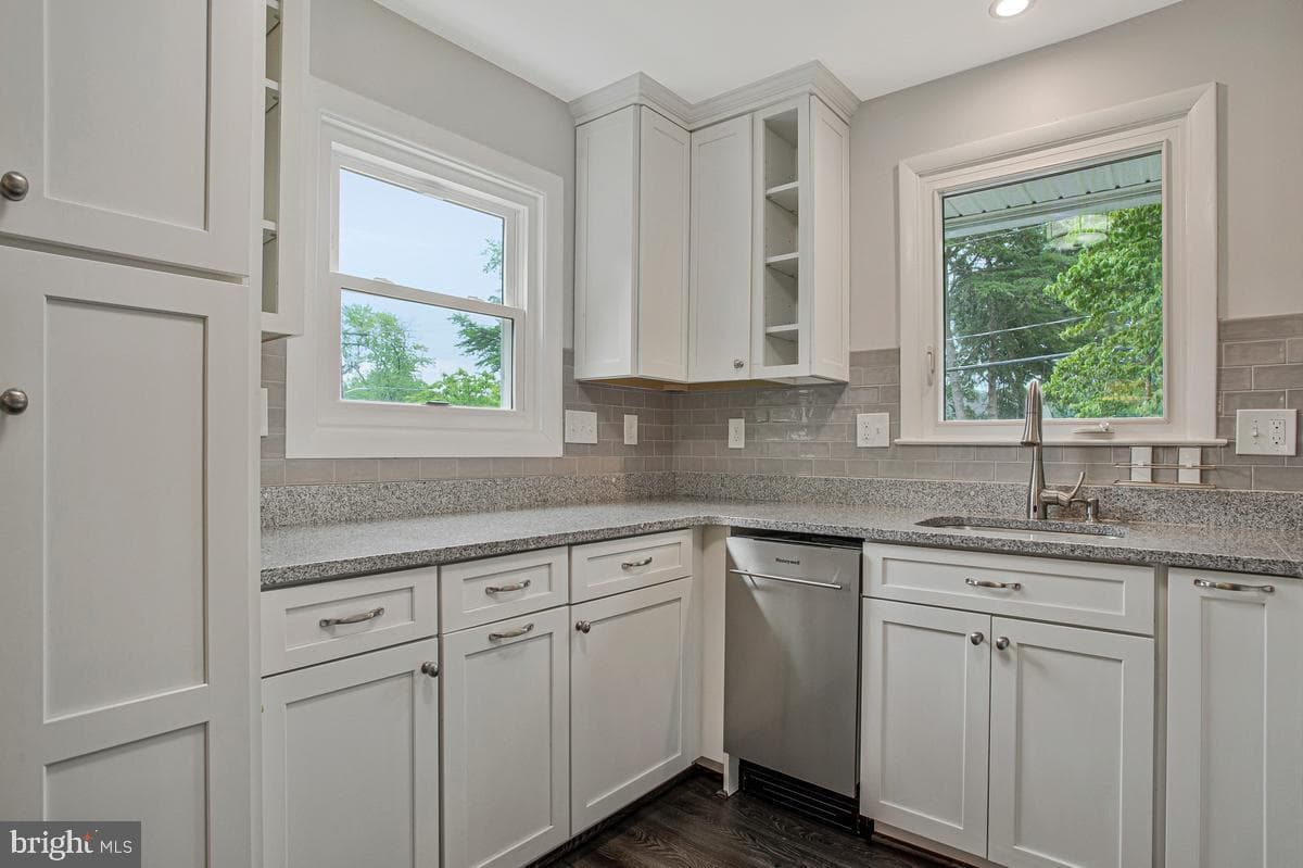 454 Manor Road photo 12