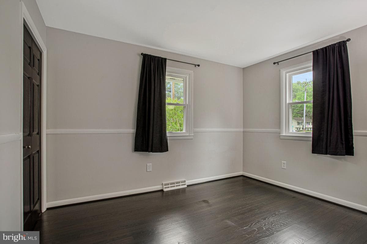 454 Manor Road photo 17