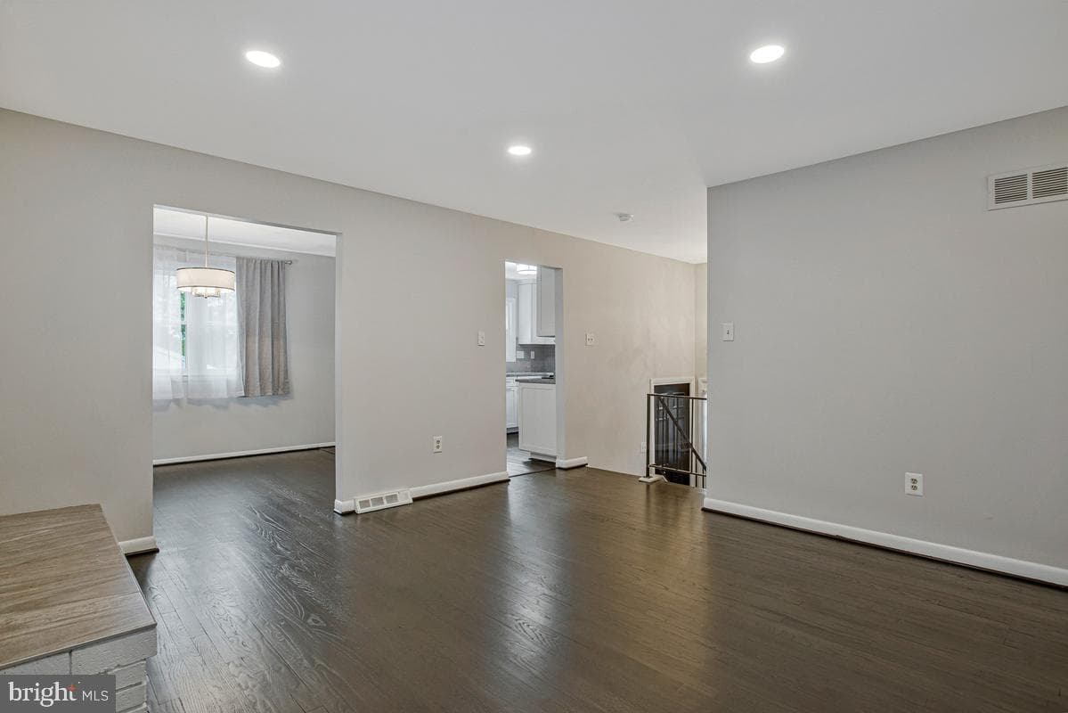 454 Manor Road photo 4