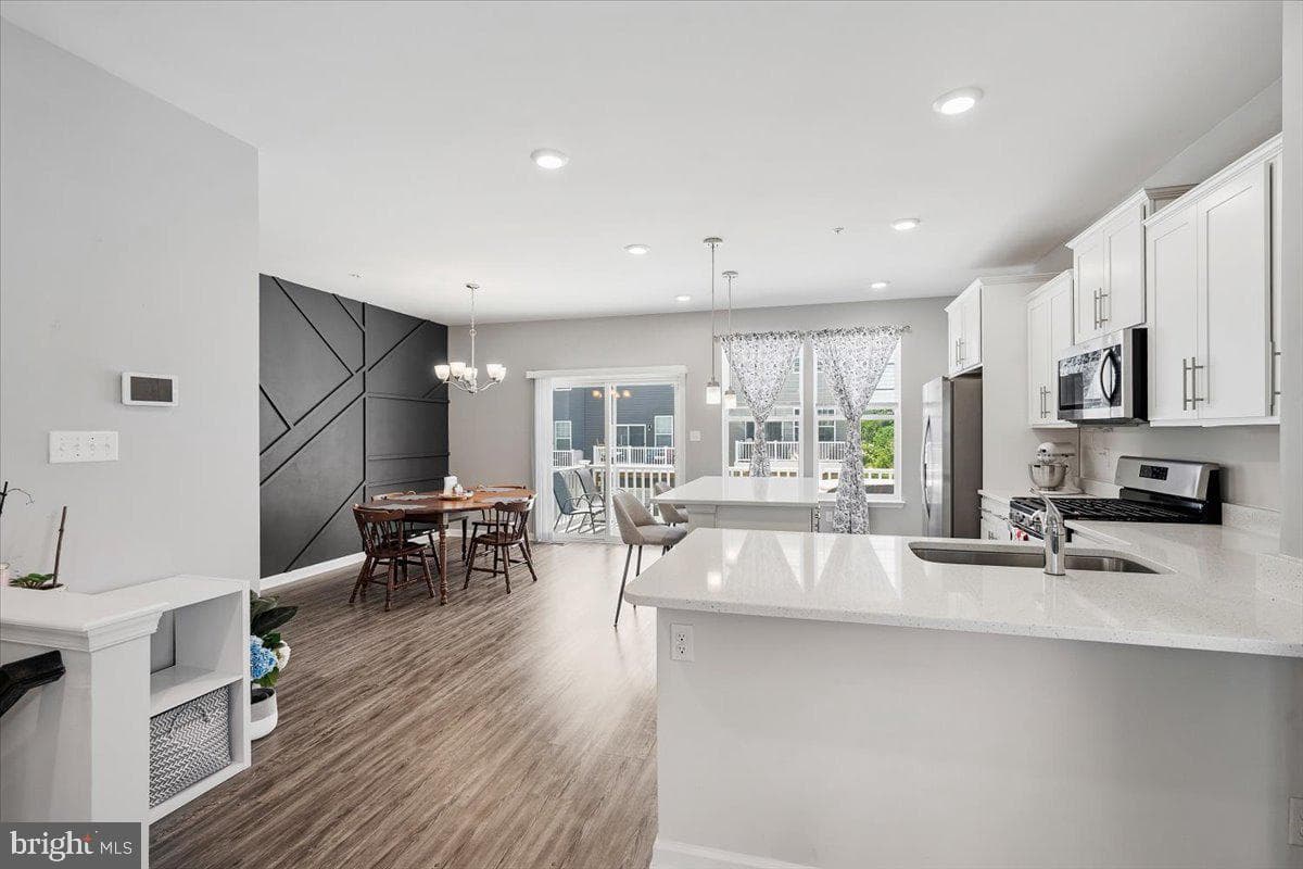 2020 Hinshaw Drive photo 14