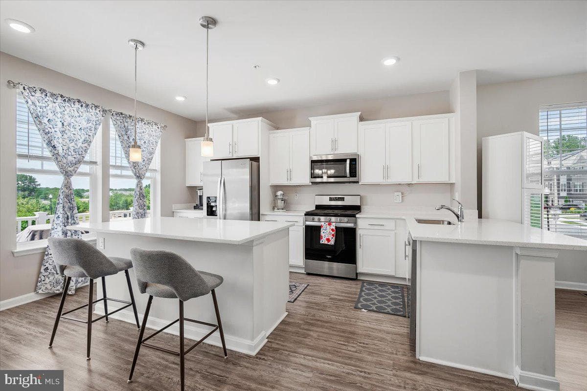 2020 Hinshaw Drive photo 16