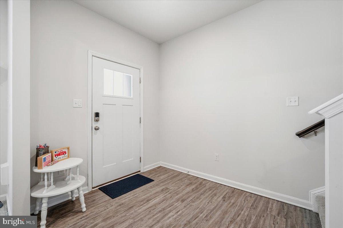 2020 Hinshaw Drive photo 3